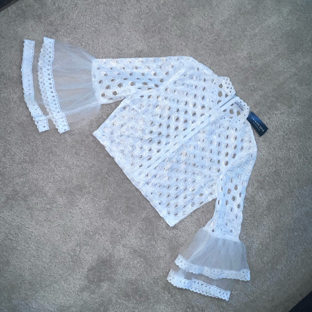 Fun & Flirty White Top 🤍